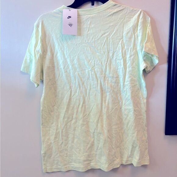 Nike Embroidered Futura Barely Green T-Shirt like ice white - Picture 7 of 8